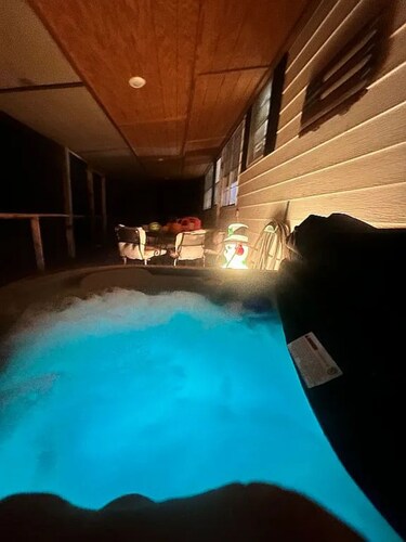 Havana Day Dreamin - Near Blue Mtn Lake: Great guesthouse w/ hot tub...