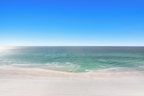 På stranden