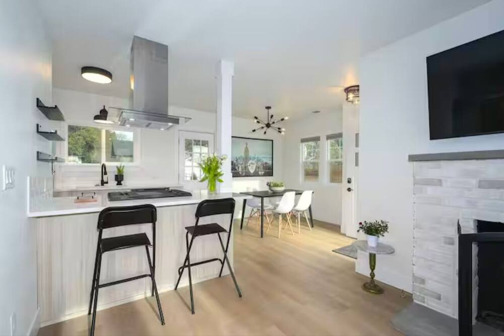 Charming 2 Bedroom Stay in Camas