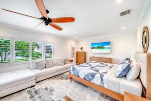 4 Schlafzimmer, Schreibtisch, Bügeleisen/Bügelbrett, Reisekinderbett