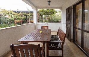 Outdoor dining - Cozy apartment in Porec with WiFi (Porec)