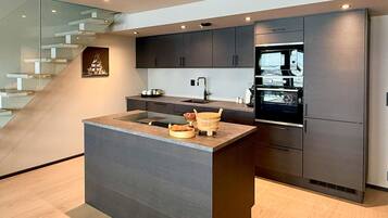 Fridge, dishwasher, coffee/tea maker