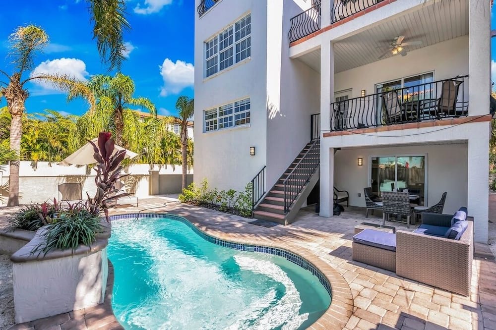 La Isla Bonita by Coastal Chic Vacations