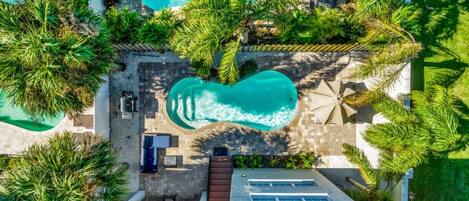 Een verwarmd zwembad