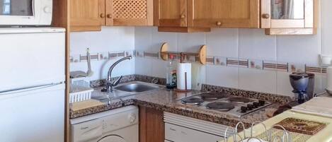 Réfrigérateur, four, cafetière/bouilloire