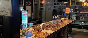 Private Room With Pub Lounge on Site!