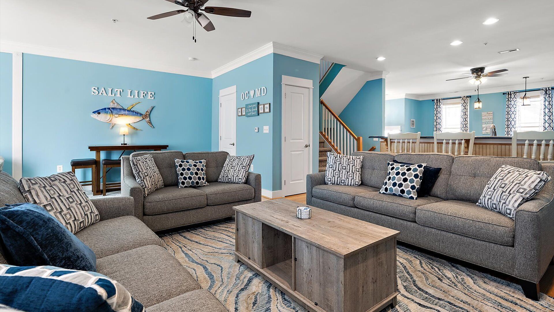 Smart TV, chimenea, reproductor de DVD