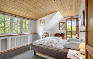 10 bedrooms, travel cot, free WiFi