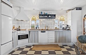 Réfrigérateur, four, plaque de cuisson, lave-vaisselle