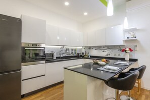 Fridge, microwave, oven, stovetop