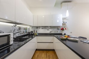 Fridge, microwave, oven, stovetop