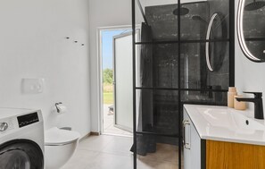 Shower - Lovely home in Spøttrup with sauna (Spøttrup)