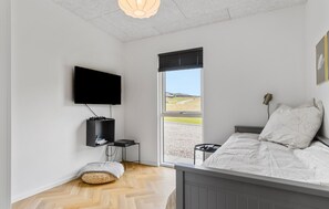 4 bedrooms, travel cot, free WiFi