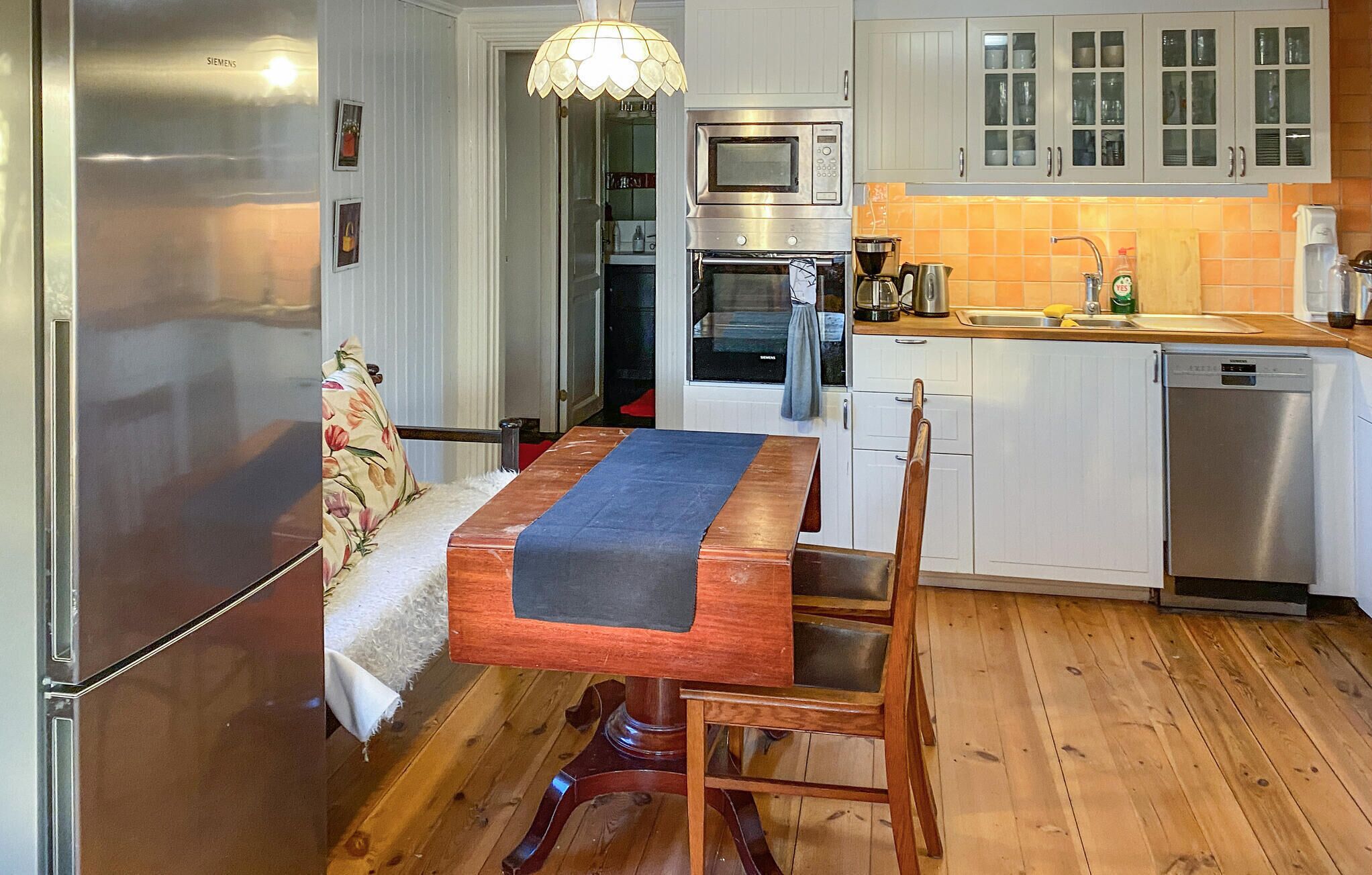 Jääkaappi, uuni, astianpesukone, kahvin-/teenkeitin