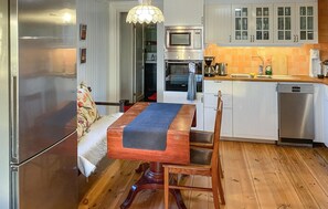 Fridge, oven, dishwasher, coffee/tea maker