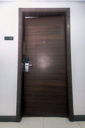 Interior - Snuggle in Style 1 BR condo Makati swim gym 300 Mb (Makati)