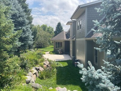 1-bedroom, 3 Gig-Fiber WiFi, timbered/view setting in WDM near RecPlex/DMU