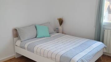 3 chambres, fer et planche à repasser, accès Internet, draps fournis