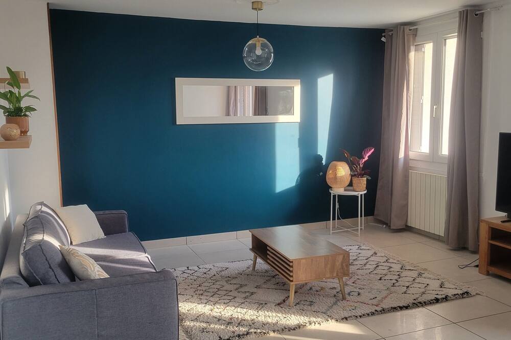 Spacious new apartment. Close to ski resorts