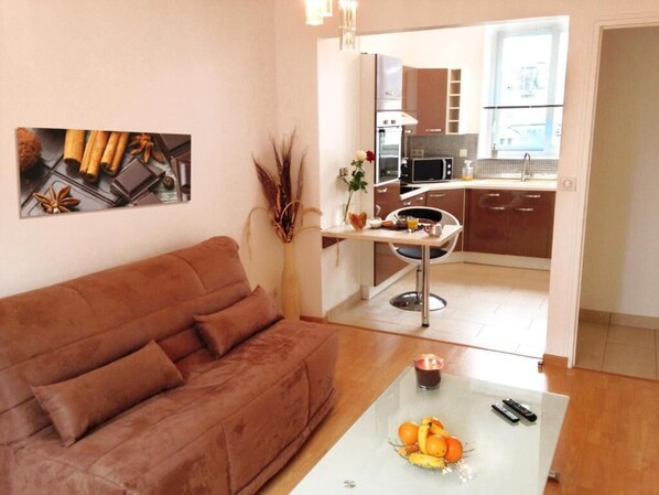 Apartment | Living area | TV - APPART'HOTEL61 (Flers)