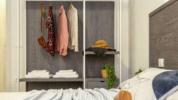 1 habitación, tabla de planchar con plancha, wifi y ropa de cama