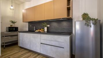 Fridge, microwave, oven, stovetop