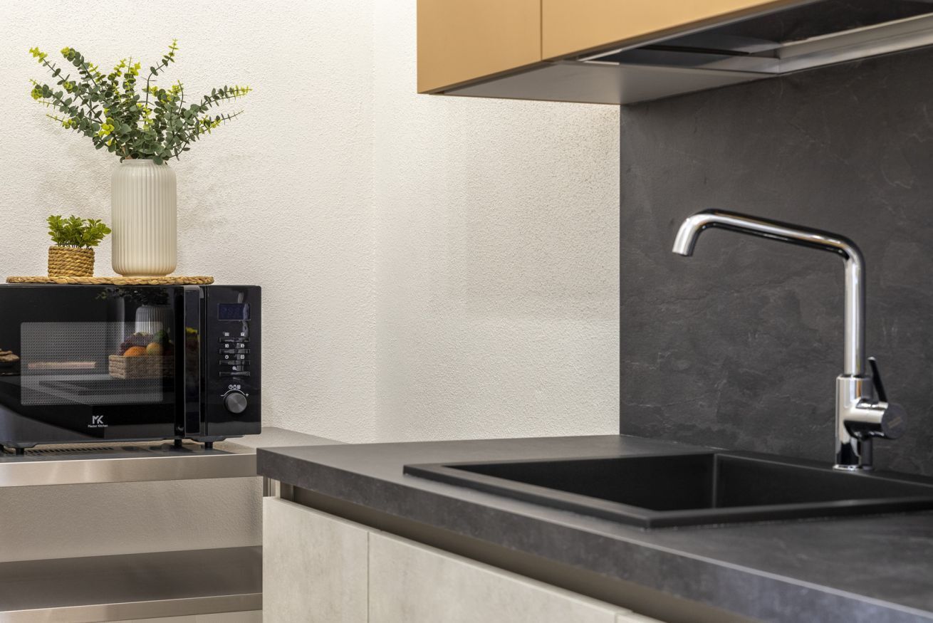 Kühlschrank, Mikrowelle, Ofen, Herdplatte