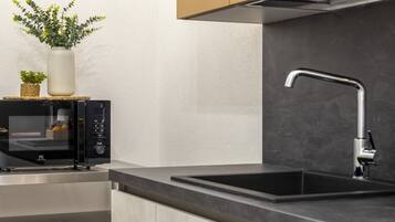 Kühlschrank, Mikrowelle, Ofen, Herdplatte