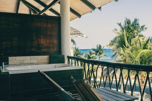 Deluxe King Ocean View with Jacuzzi | Free WiFi, bed sheets