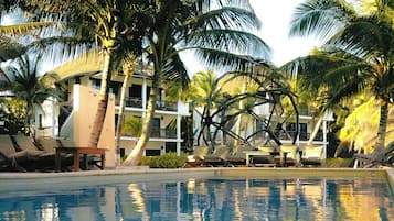 Kolam renang terbuka