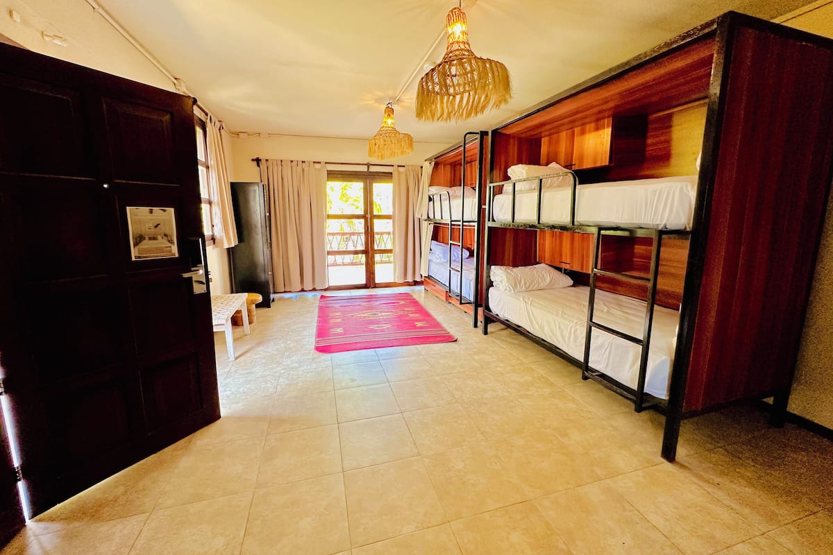 Habitació familiar, vistes al jardí | 1 dormitori, wifi gratuïta i roba de llit