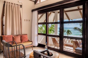 Deluxe King Ocean View with Jacuzzi | Oppholdsområde