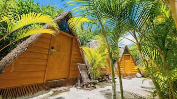 Bungalow estándar, vista al jardín | 1 habitación, wifi gratis y ropa de cama