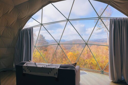Asheville Luxury Glamping Dome, Mountain View, and Hot Tub!