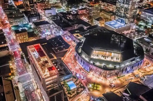 Jacuzzi Delight - Luxe 2BD/2BA Walk to UC Davis Medical Center