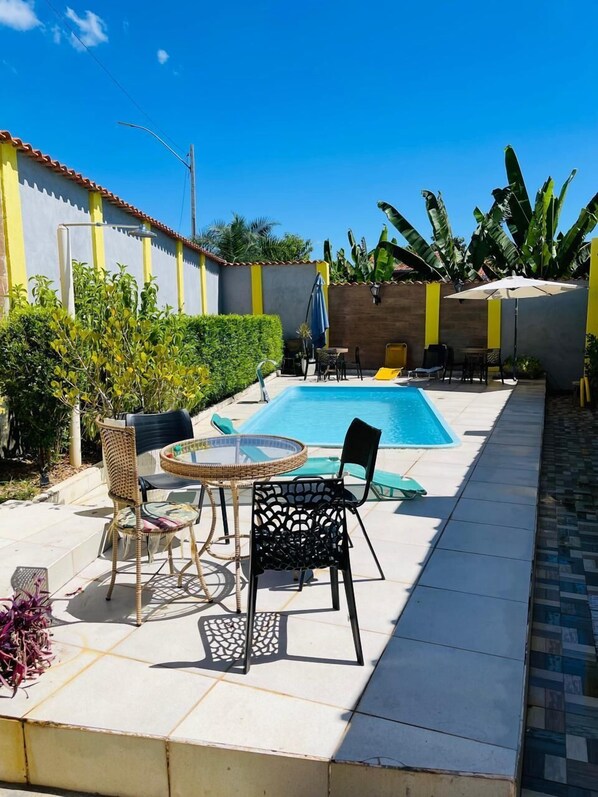 32-inch Smart TV with digital channels, Netflix, streaming services