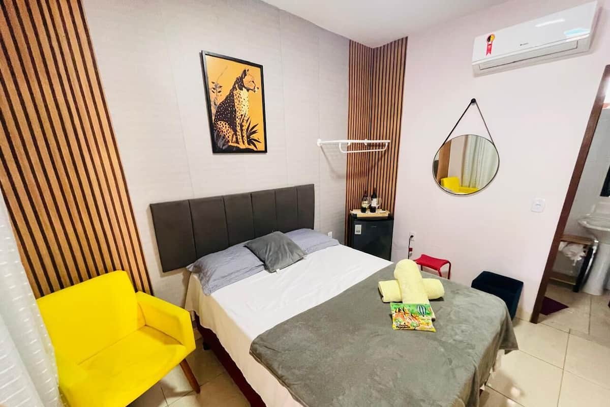 Comfort tweepersoonskamer, 1 queensize bed, niet-roken, privébadkamer | Een minibar, gratis wifi