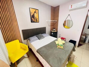 Habitación Confort doble, 1 cama de matrimonio, no fumadores, baño privado | Minibar y wifi gratis