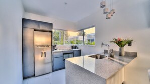 Villa Confort, vue piscine | Cuisine privée
