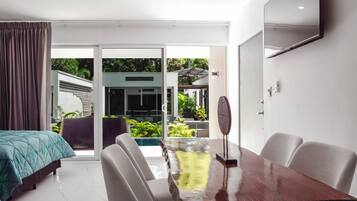 1 bedroom, down duvets, in-room safe, blackout curtains