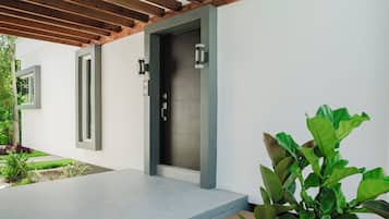 Deluxe-huvila, näköala uima-altaalle | 1 makuuhuone, egyptinpuuvillaiset lakanat, ylelliset vuodevaatteet