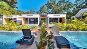 Villa Deluxe, vistas a la piscina | Terraza o patio