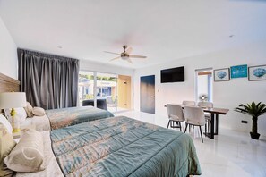 Deluxe-huvila, näköala uima-altaalle | 1 makuuhuone, untuvapeitot, tallelokero huoneessa, pimennysverhot