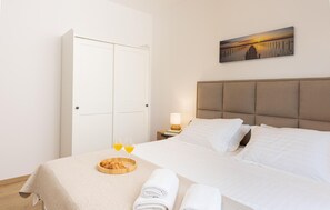 3 bedrooms, travel crib, free WiFi, bed sheets