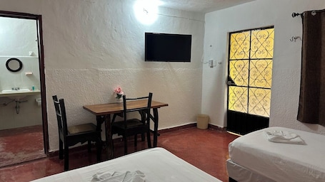 1 bedroom, WiFi, bed sheets. Casa Zued 2 in Chichen itza, near cenotes
