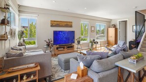 Unclassified image, 4 of 24, button - Slofax House - Modern Luxury Home with Rooftop Hot Tub in Sloans Lake Denver (Denver)
