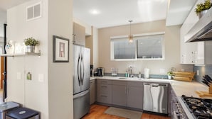 Unclassified image, 2 of 24, button - Slofax House - Modern Luxury Home with Rooftop Hot Tub in Sloans Lake Denver (Denver)