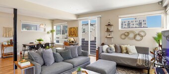 Slofax House - Modern Luxury Home with Rooftop Hot Tub in Sloans Lake Denver