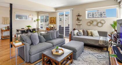 Slofax House - Modern Luxury Home with Rooftop Hot Tub in Sloans Lake Denver
