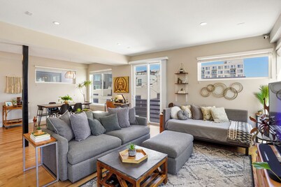 Slofax House - Modern Luxury Home with Rooftop Hot Tub in Sloans Lake Denver